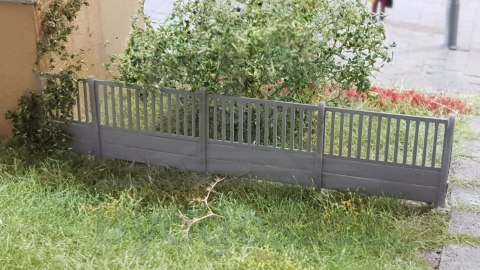 Płot betonowy niski skala H0 skala 1:87 7 segmentów do złożenia. Płot betonowy niski skala H0 skala 1:87 7 segmentów do złożenia.