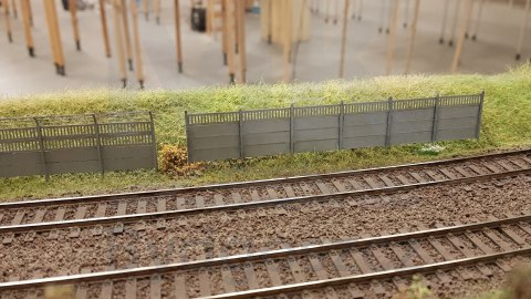 Płot betonowy duży skala H0 skala 1:87 7 segmentów do złożenia. Płot betonowy duży skala H0 skala 1:87 7 segmentów do złożenia.
