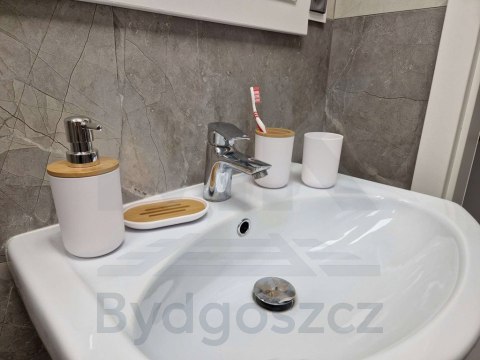 Zestaw łazienkowy szczotka dozownik komplet 6 elementów do WC biały Zestaw łazienkowy szczotka dozownik komplet 6 elementów do WC biały