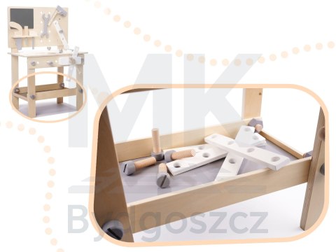 Warsztat z narzędziami drewniany na stoliku zestaw majsterkowicza Warsztat z narzędziami drewniany na stoliku zestaw majsterkowicza