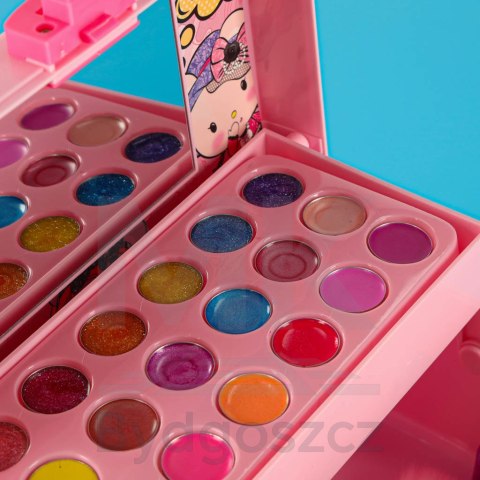 Kuferek zestaw kosmetyków do makijażu i paznokci makeup kosmetyki cienie lakiery walizka Kuferek zestaw kosmetyków do makijażu i paznokci makeup kosmetyki cienie lakiery walizka