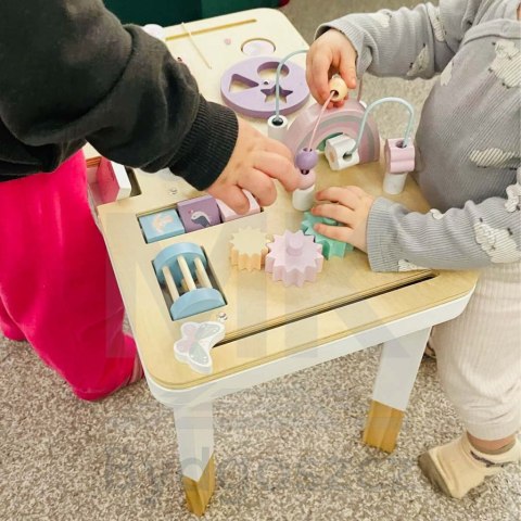 Stolik manipulacyjny LULILO montessori różowy Stolik manipulacyjny LULILO montessori różowy
